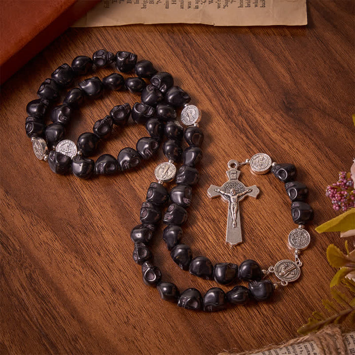 Christianartworkshop Rosenkranz aus Acryl mit geschnitztem Totenkopf und St.-Benedikt-Medaillen - image 2