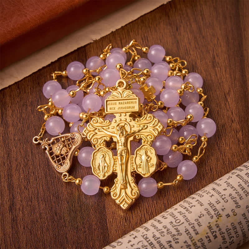 Christianartworkshop Rosenkranz aus hellvioletten Glasperlen mit Kreuz des Heiligen Herzens: Symbol der sanften himmlischen Barmherzigkeit - Rosenkranz aus Lavendelglasperlen - image 0