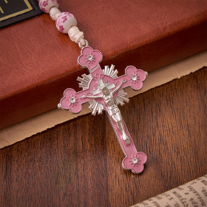 Christianartworkshop Rosenkranz aus rosafarbenen Porzellanperlen mit Blumenmuster und Medaillon Unserer Lieben Frau von Aparecida - image 8