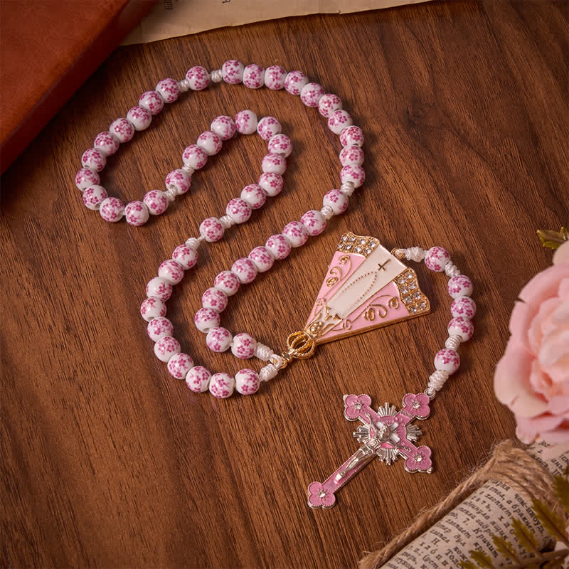 Christianartworkshop Rosenkranz aus rosafarbenen Porzellanperlen mit Blumenmuster und Medaillon Unserer Lieben Frau von Aparecida - Rosenkranz aus rosa Blumenperlen - image 0
