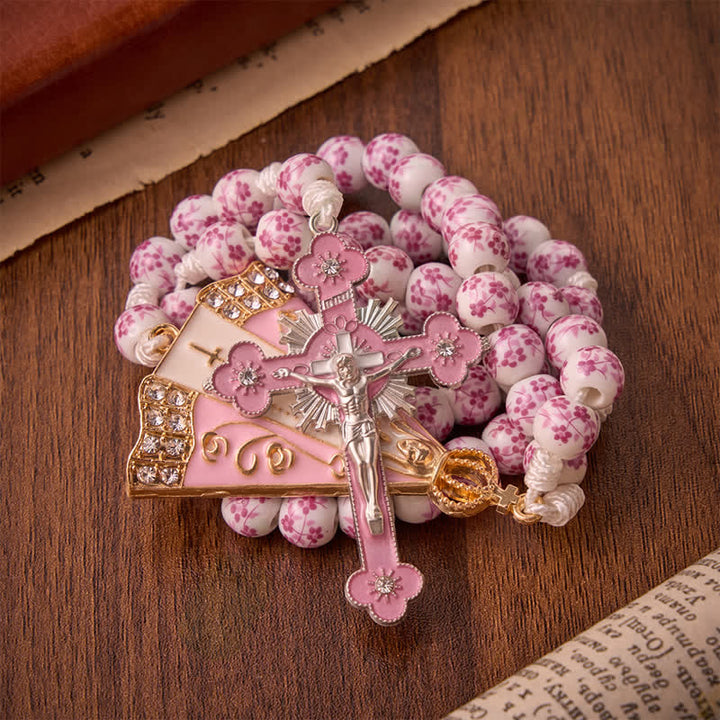 Christianartworkshop Rosenkranz aus rosafarbenen Porzellanperlen mit Blumenmuster und Medaillon Unserer Lieben Frau von Aparecida - image 3