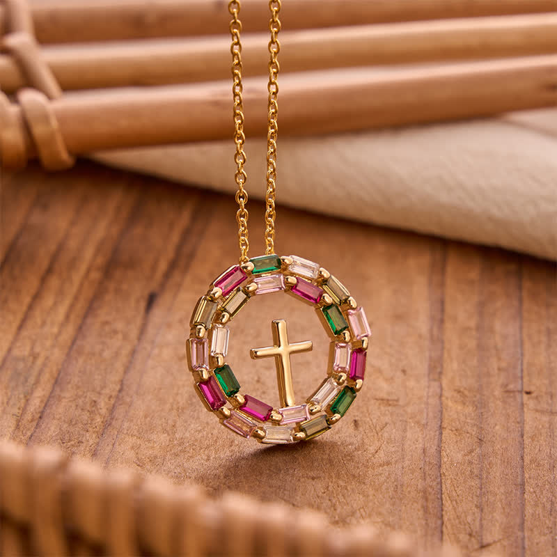 Christianartworkshop Halskette aus Kupfer mit Edelsteinkranz und Kreuz: Symbol zeitloser himmlischer Gnade - Kreuzen - image 0
