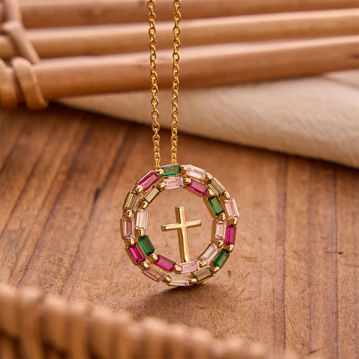 Christianartworkshop Halskette aus Kupfer mit Edelsteinkranz und Kreuz: Symbol zeitloser himmlischer Gnade - Kreuzen - image 0