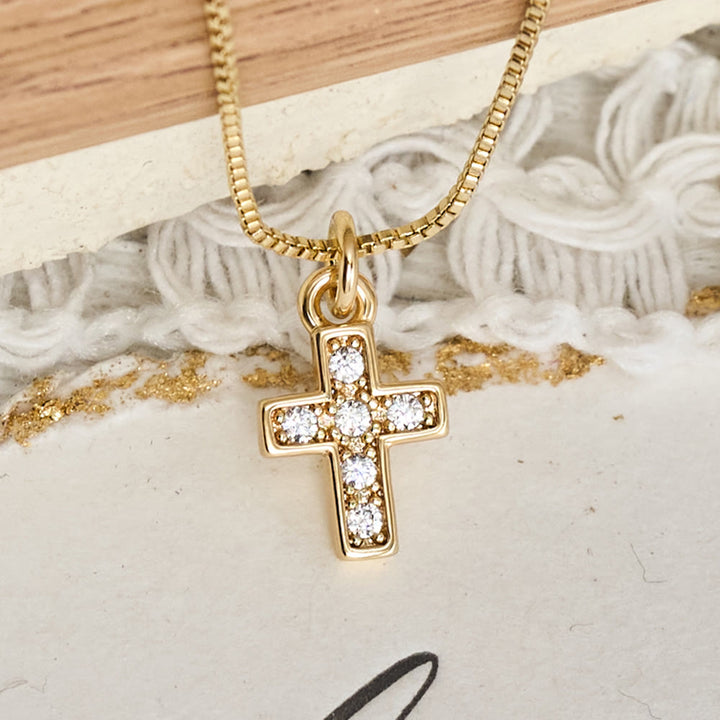 Christianartworkshop Halskette mit St.-Benedikt-Kreuz-Anhänger aus verschiedenen Perlen: Zeichen ewigen heiligen Schutzes - image 6