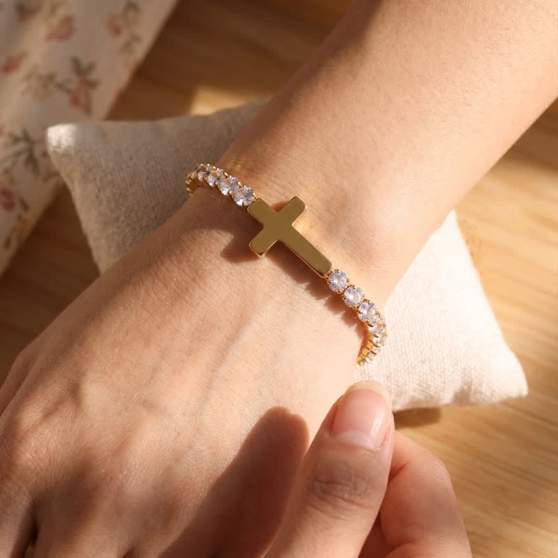 Christianartworkshop Elegantes Edelstahl-Kreuz-Tennisarmband: Symbol stiller, himmlischer Stärke - Golden - image 2