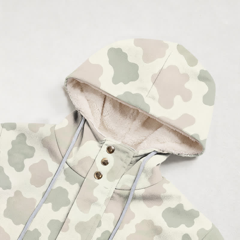 Christianartworkshop Damen-Fleecemantel mit Kapuze und neutralem Camouflage-Muster und Kreuzanhänger - image 2