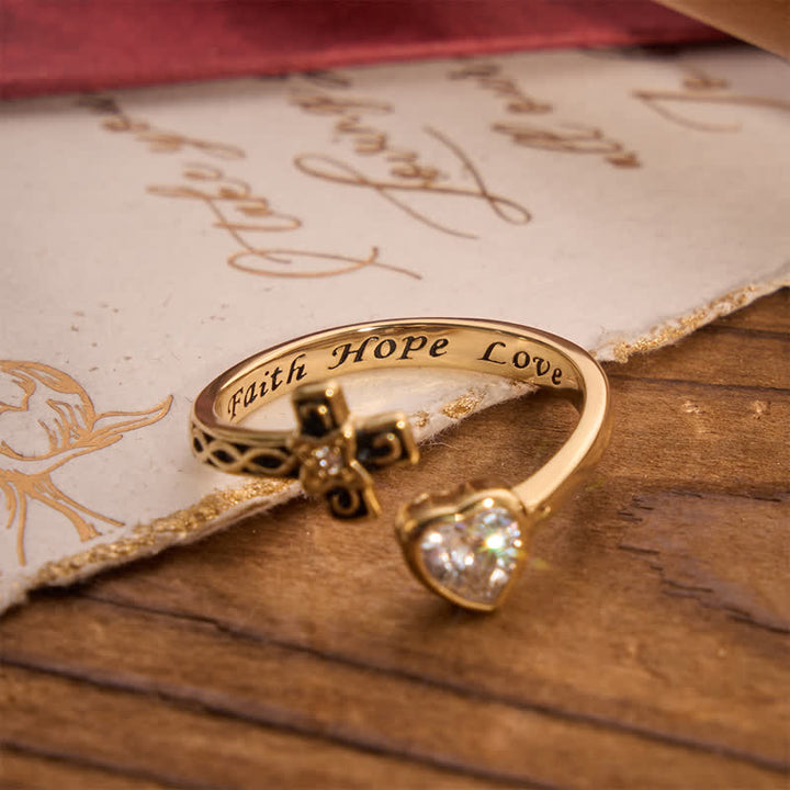 Christianartworkshop Ring mit eingraviertem Kreuz und Herz: Ein Zeichen sanften göttlichen Trostes - image 2