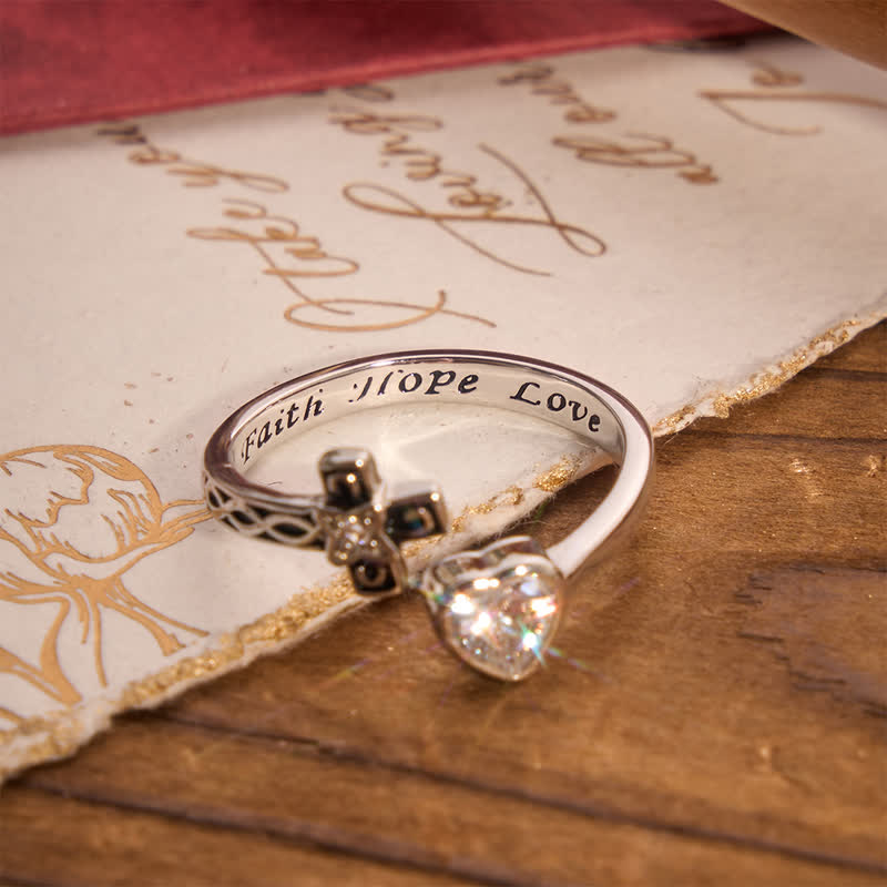 Christianartworkshop Ring mit eingraviertem Kreuz und Herz: Ein Zeichen sanften göttlichen Trostes - image 5