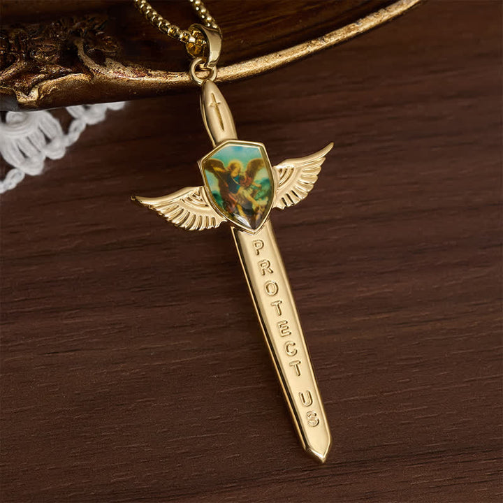 Christianartworkshop Erhebende doppelseitige Halskette mit St. Michael Flügelschwert und Kreuz - Golden - image 0