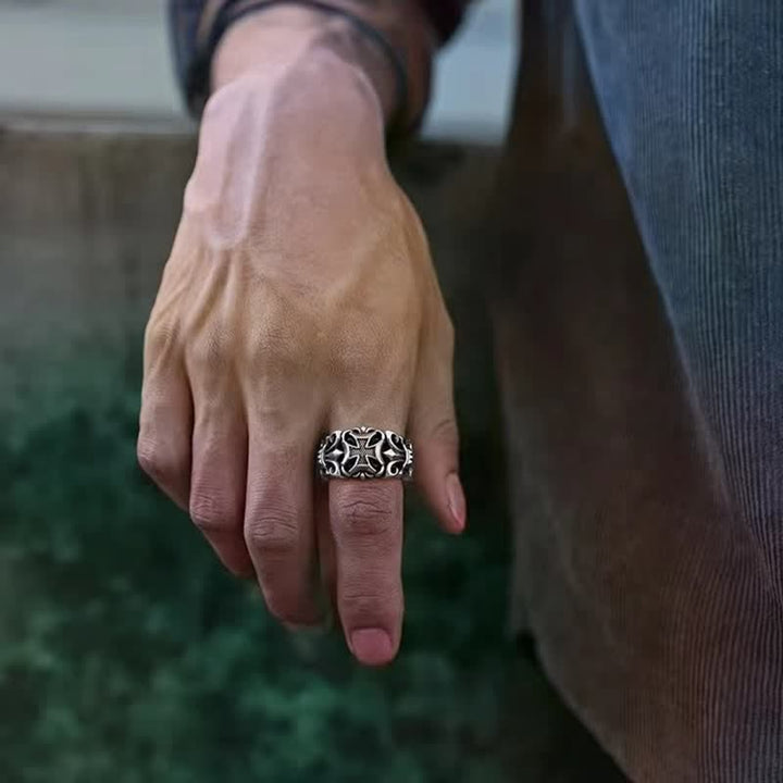 Christianartworkshop Verstellbarer Ring mit kunstvoll graviertem Kreuz: Zeichen des ewigen göttlichen Schutzes - image 5