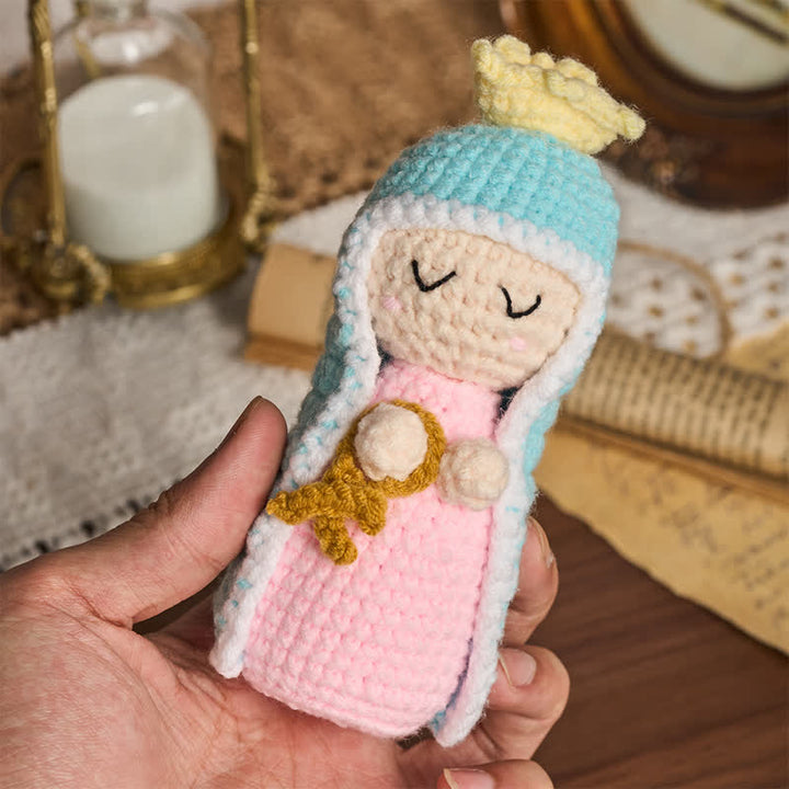 Christianartworkshop Weiche, gestrickte Marienpuppe: Zeichen zärtlicher göttlicher Zuneigung - image 4