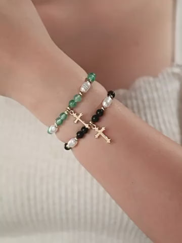 Christianartworkshop Stapelbares Perlenkreuz-Armband-Duo: Ein Symbol für unerschütterlichen Glauben und vielseitige Schönheit